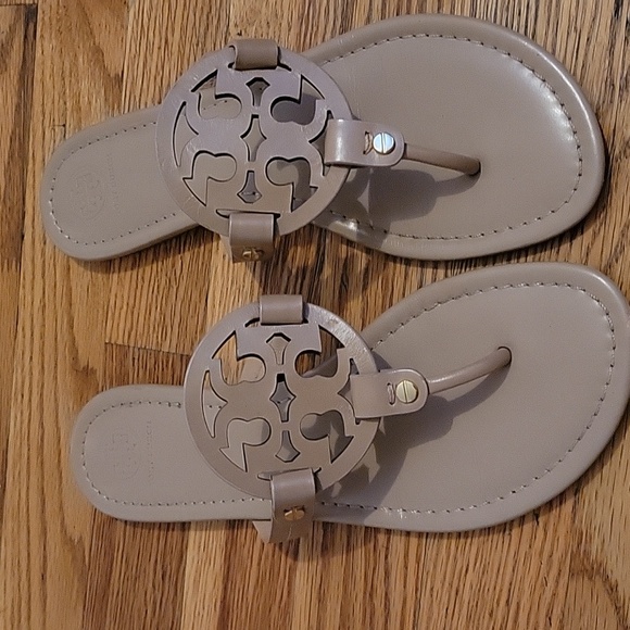 Torry Burch Miller Sandals. - Picture 4 of 17